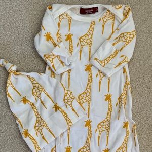 Milkbarn Giraffe gown and hat set